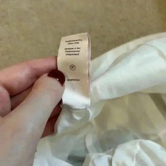 NWT Cing A Sept Shahla Dress Ivory Ruffled Cold Shoulder 100% Silk Mini Size 4 - Picture 8 of 8